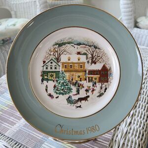 Vintage Avon Wedgwood 1980 Christmas Collectible Plate "Country Christmas" Xmas